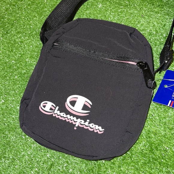 Champion Men’s Small Messenger Bag🆕 - Picture 2 of 11